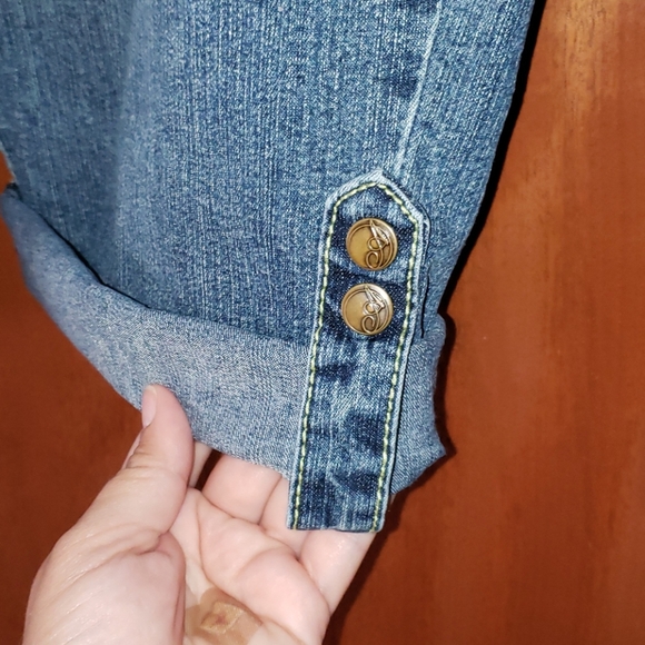 Cute Roll Up Jean Shorts - Picture 4 of 8